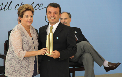 Dilma entrega prêmio Finep de Inovação 2013 no Palácio do Planalto